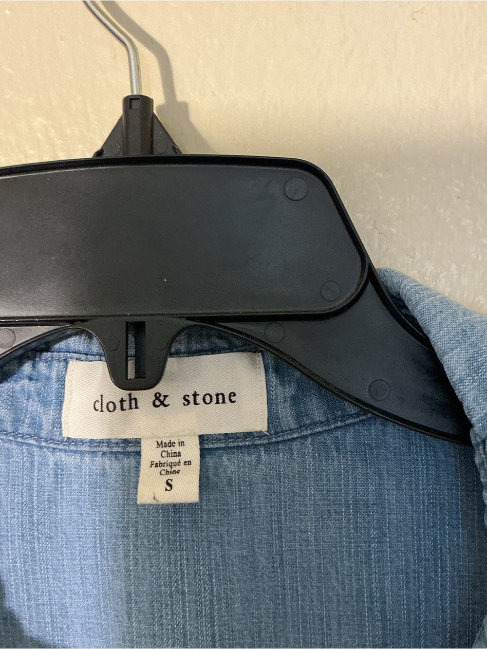 cloth & stone Light Blue Ruched-Front Chambray Button-Down - Picture 5 of 12